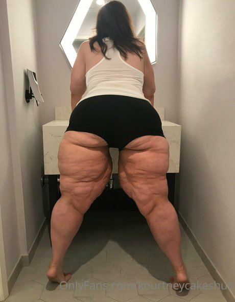 kourtneycakeshub nudes actress gallery