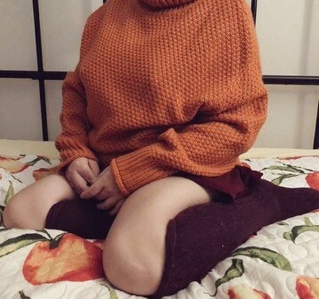 Salaciouspeachy model porn photo