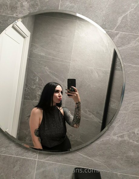 moanlouder star exclusive pics