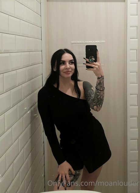 moanlouder pornographic model images