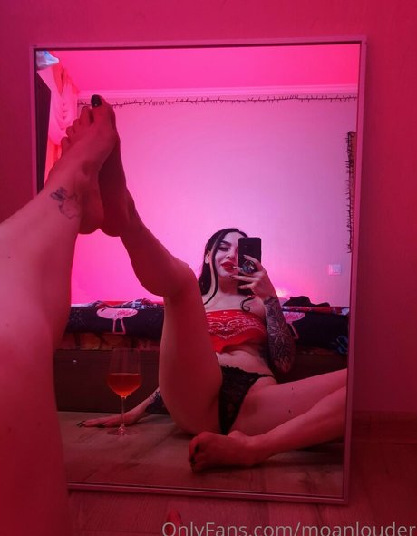 moanlouder exclusive pornstar pictures