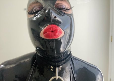 luciaandleighlatex hd model pic