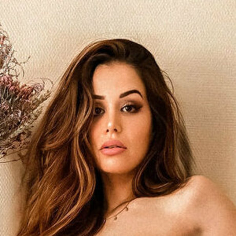 Alex En Vrai nude actress galleries