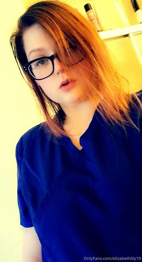 elizabethlily19 star xxx pic