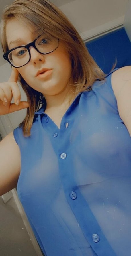 elizabethlily19 erotic actress pictures