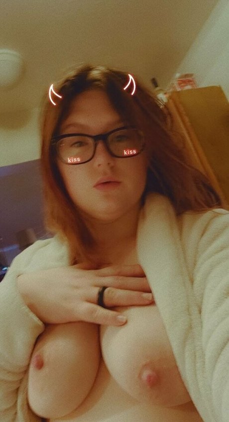 elizabethlily19 pornstar img