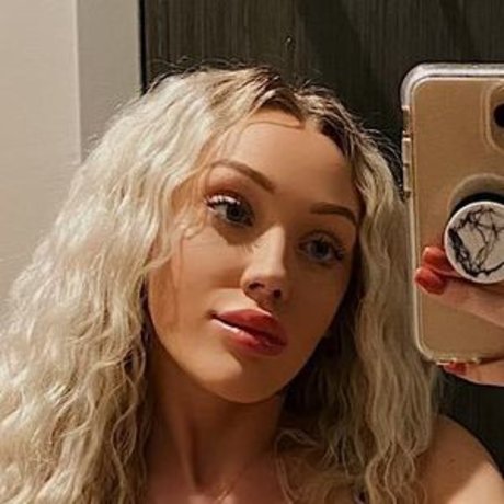 RichGirlRising pornstar exclusive images