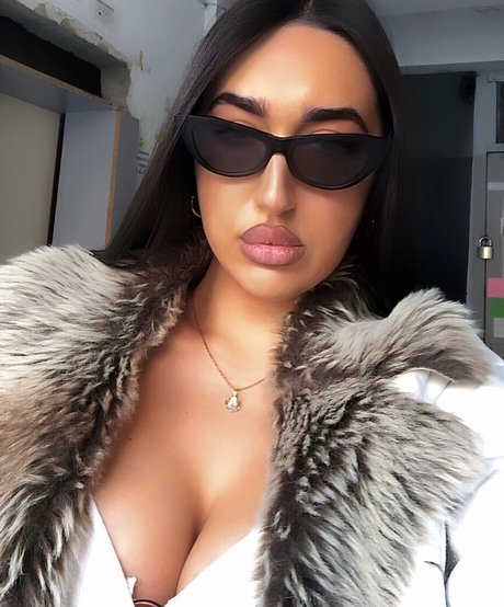 Elena Dat model high quality images