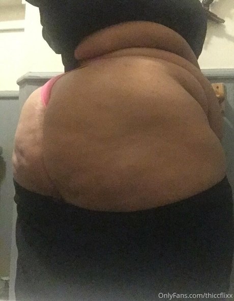 thiccflixx model xxx image