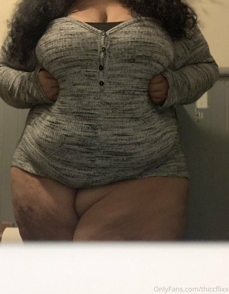 thiccflixx model high quality pictures