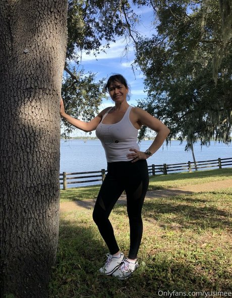 yusimee model naked images