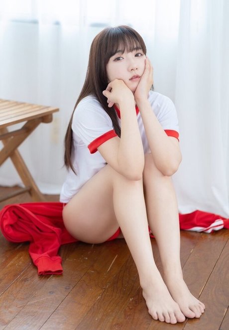 Lee Lyn model sexy picture