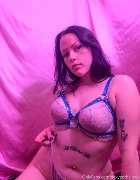 cutegothelle pretty pornstar photo