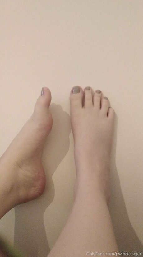 pwincessegirl art model pic