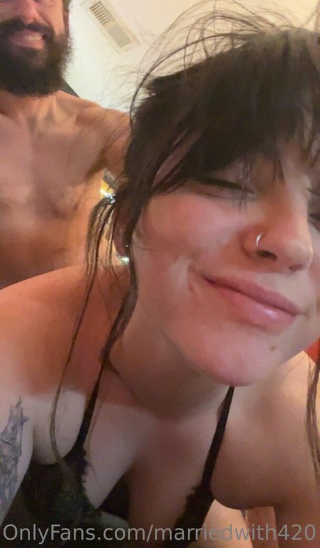 marriedwith420 exclusive model img