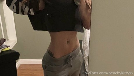 peachykittyxx exclusive star image