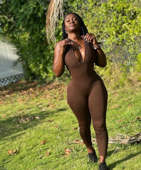 Babeth Lando model hd picture