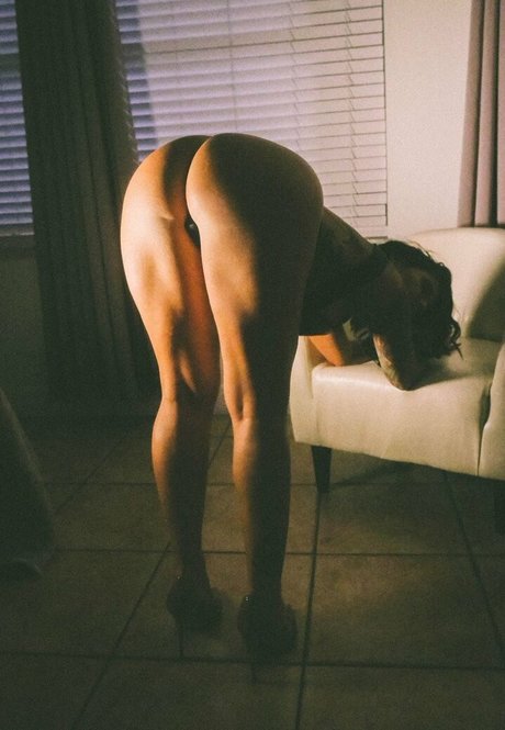 Itsnikkyfoxx naked pornstar img