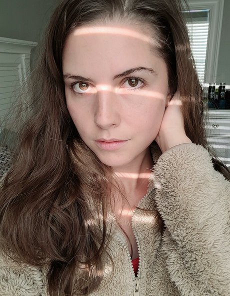 Trickyalice6 adult star img