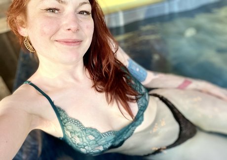 raebygirl top model pic