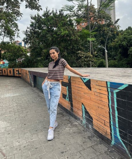 Ana Henao nude pornstar gallery