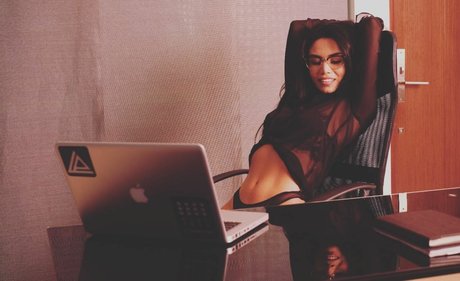 Ana Henao adult model picture