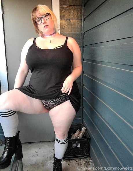 dominosweets erotic pornstar pic