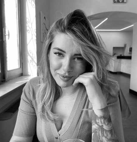 Wendy Sinner perfect pornstar pictures