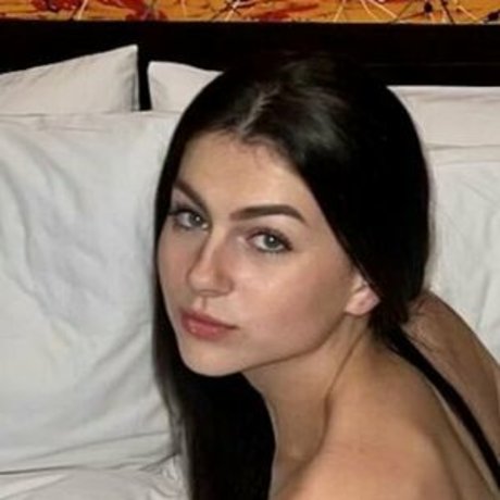 Saffron Healey nude pornstar img