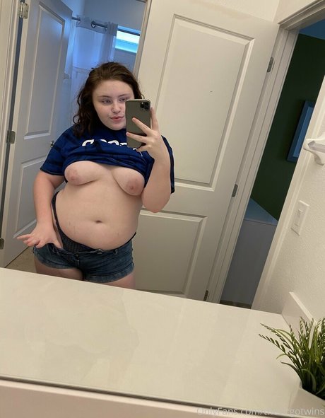 thevirgotwins sex model photo