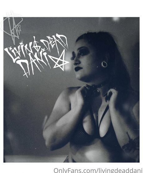 livingdeaddani pornstar hot picture