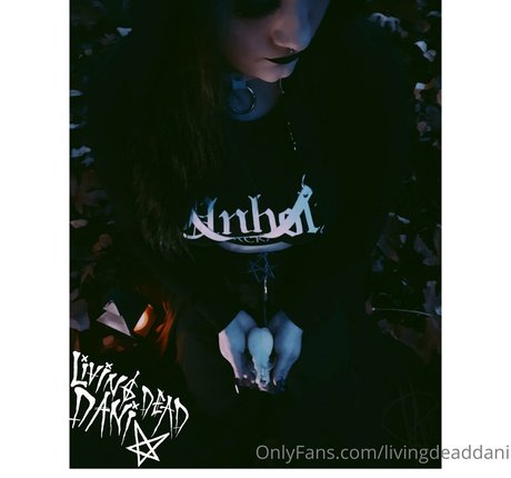 livingdeaddani model pretty image