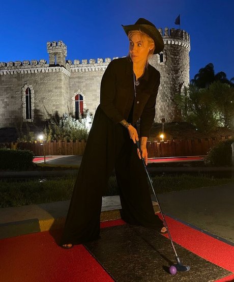 DanikaXIX naked model picture