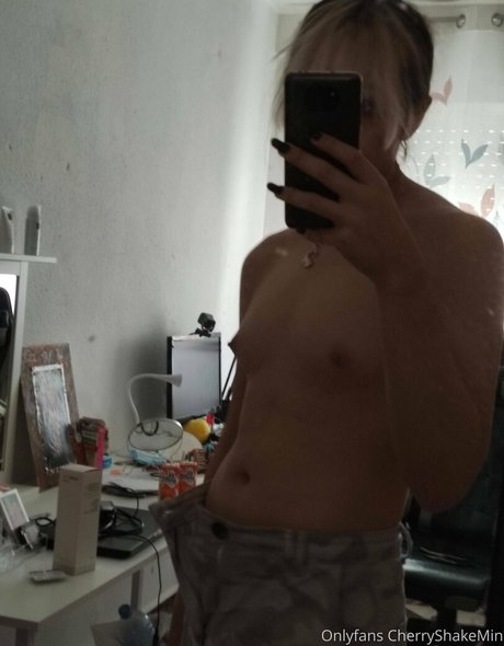 CherryShakeMin model adult galleries