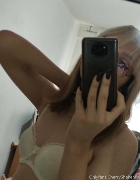 CherryShakeMin naked actress picture