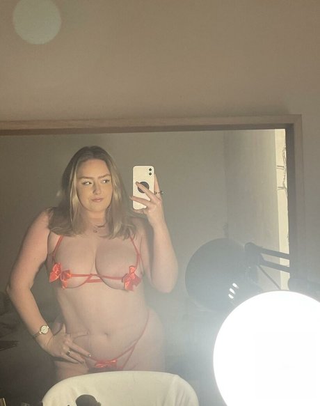 kourtw erotic actress image