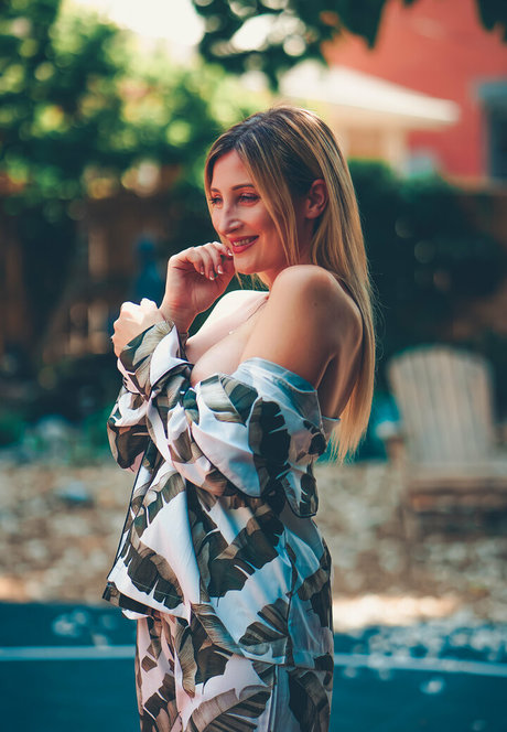 hollythauls model exclusive images