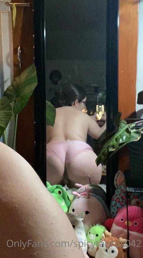 spicytaurus042 naked star picture