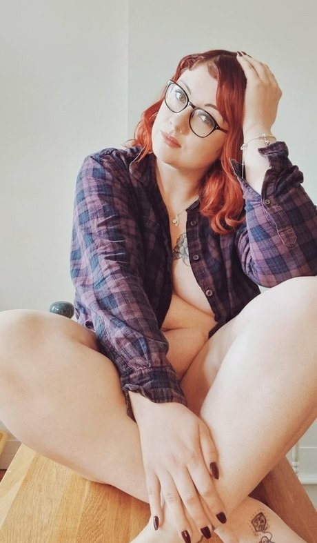 Showmeviolet sexy actress picture