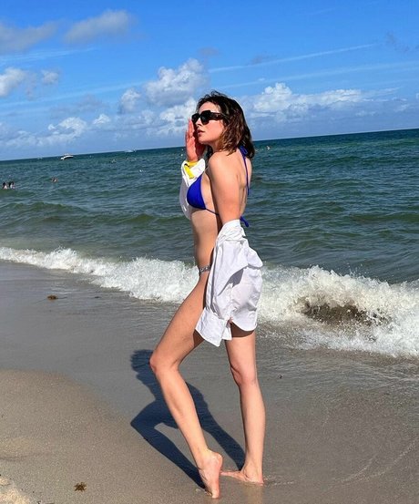 Melis Sezen adult actress images