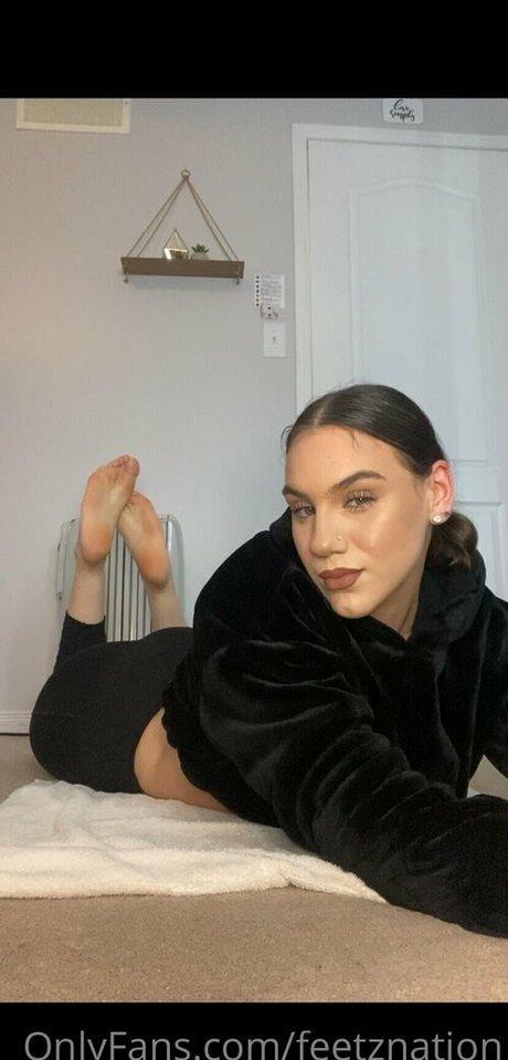 feetznation art model photos