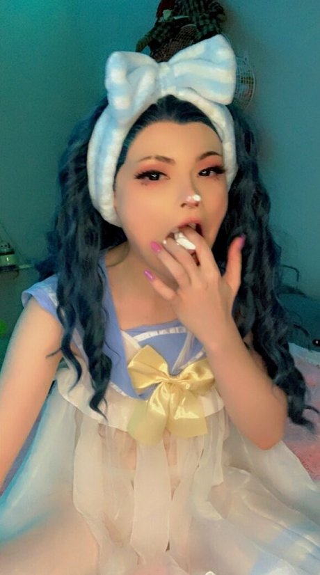 lovelybedhead model nude photo