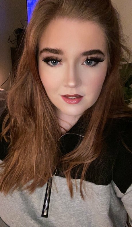 Bella Bay pornstar sexy gallery