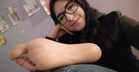 thawniefeet model pornographic galleries