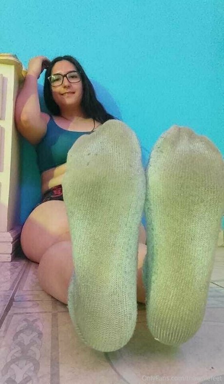 thawniefeet xxx model picture