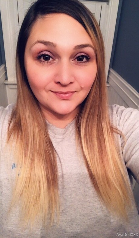 avadollxxx model high quality picture