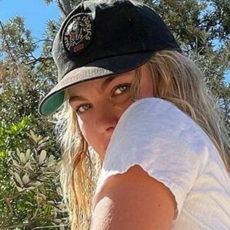 simsyyy__ sex model photos