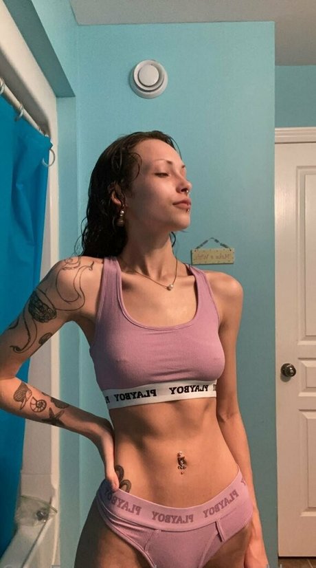 blossoming vixen hd model photo