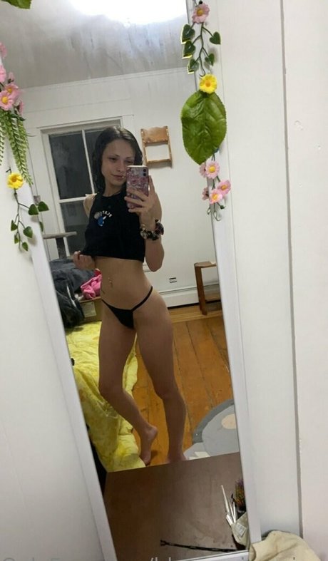 blossoming vixen nude model img