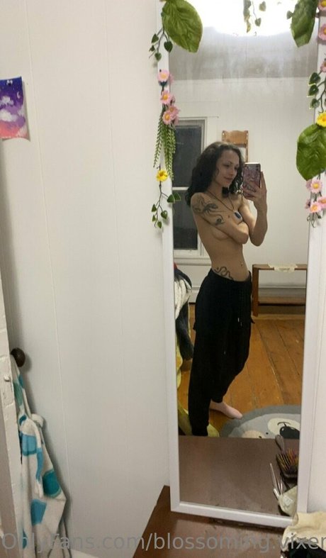 blossoming vixen pornographic actress img